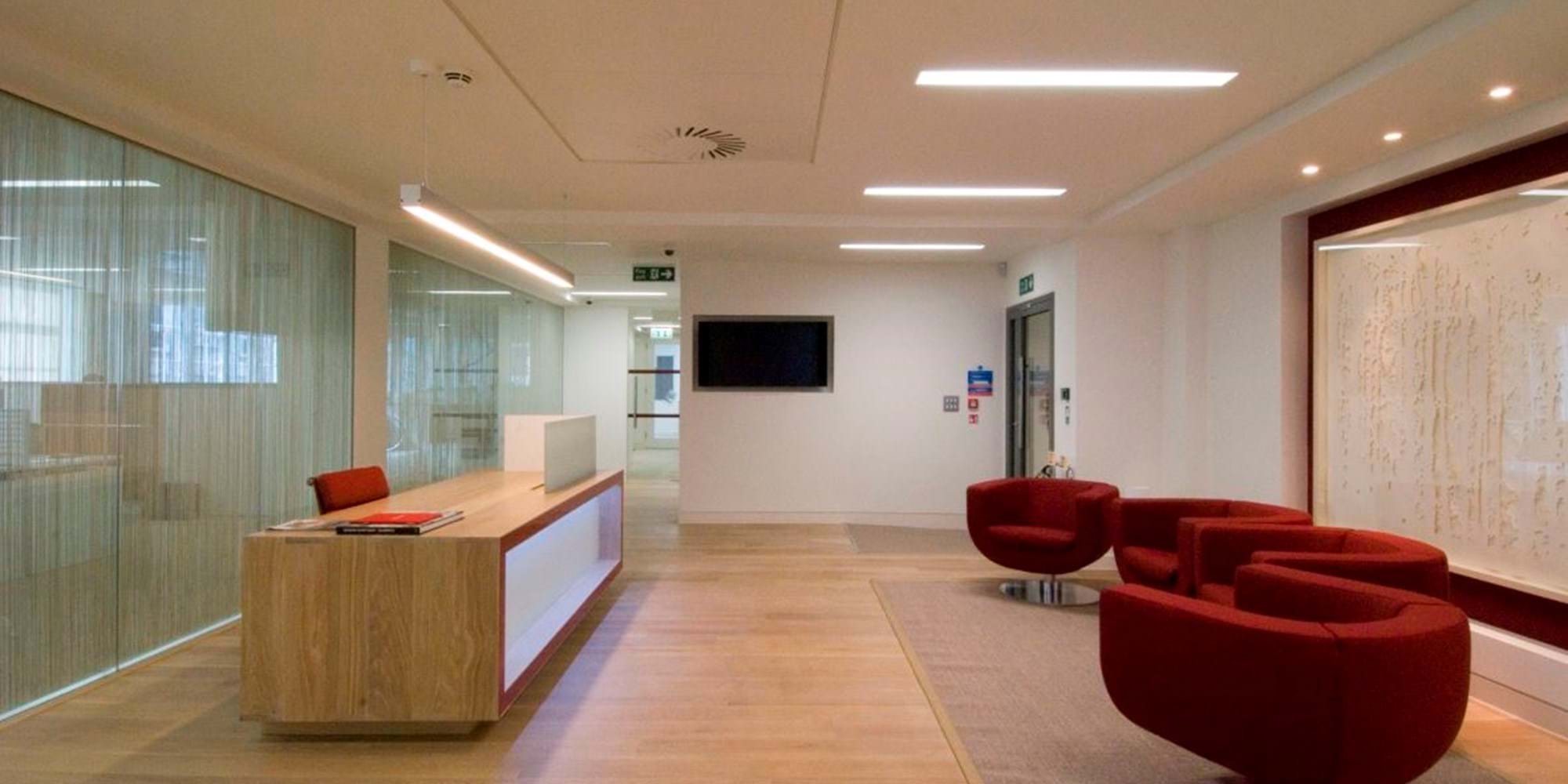 Modus Workspace office design, fit out and refurbishment - West End Hedgefund - Reception - Praxient_2.jpg