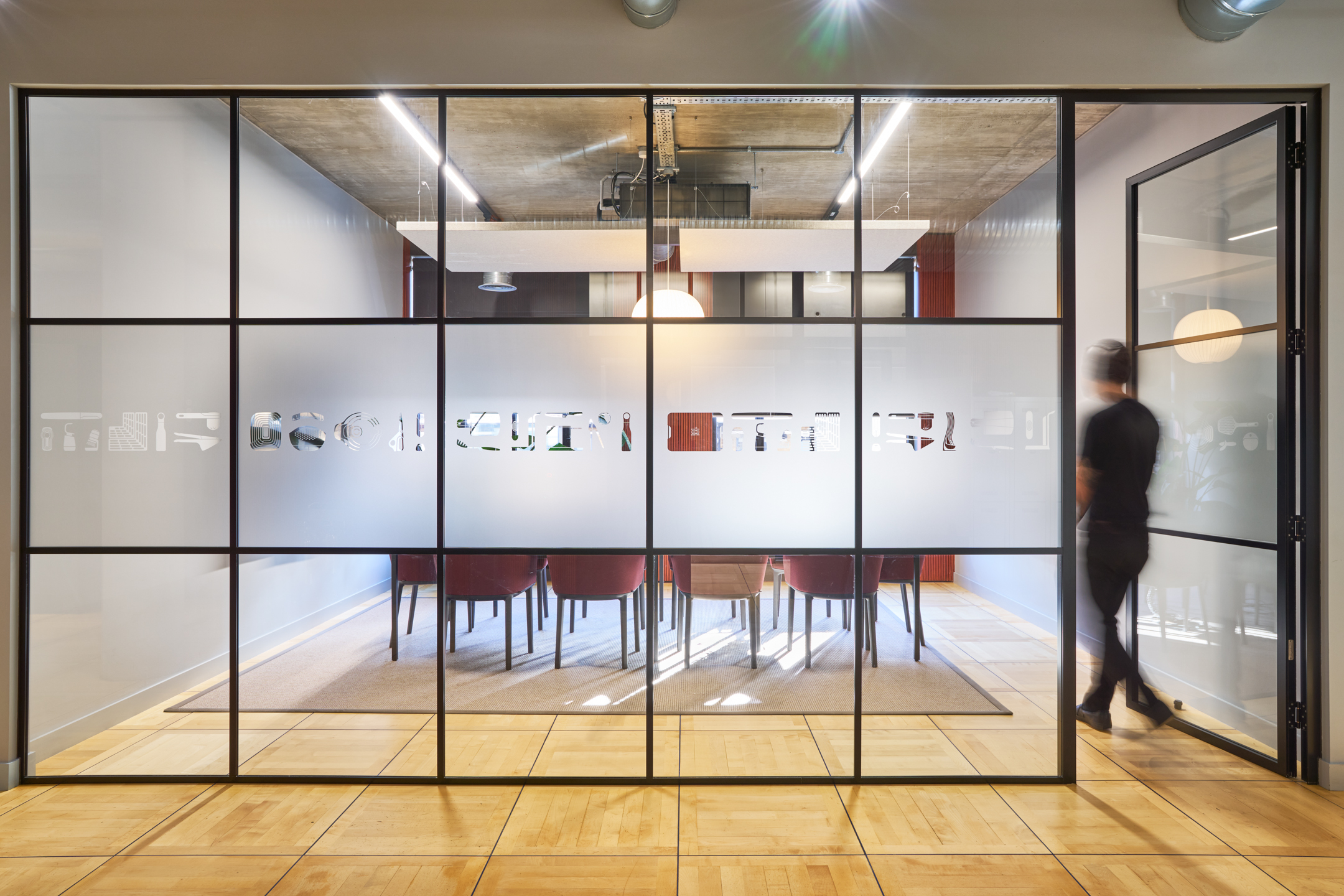 Joseph Joseph glass meeting room with bespoke frosting design and black graphic lines.