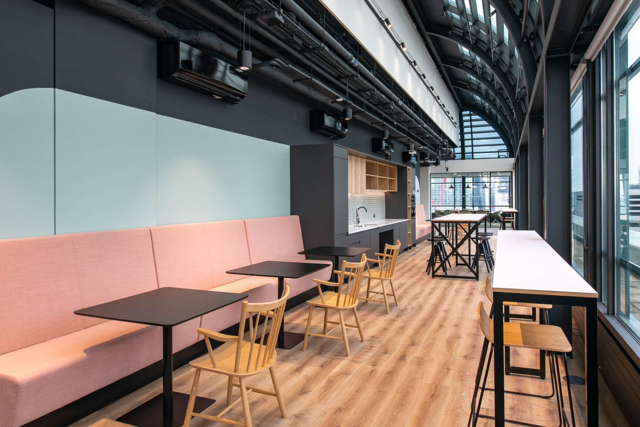 135 Bishopgate teapoint finished with light pink and blues, whilst keeping the futuristic, immersive feel overlooking the city.