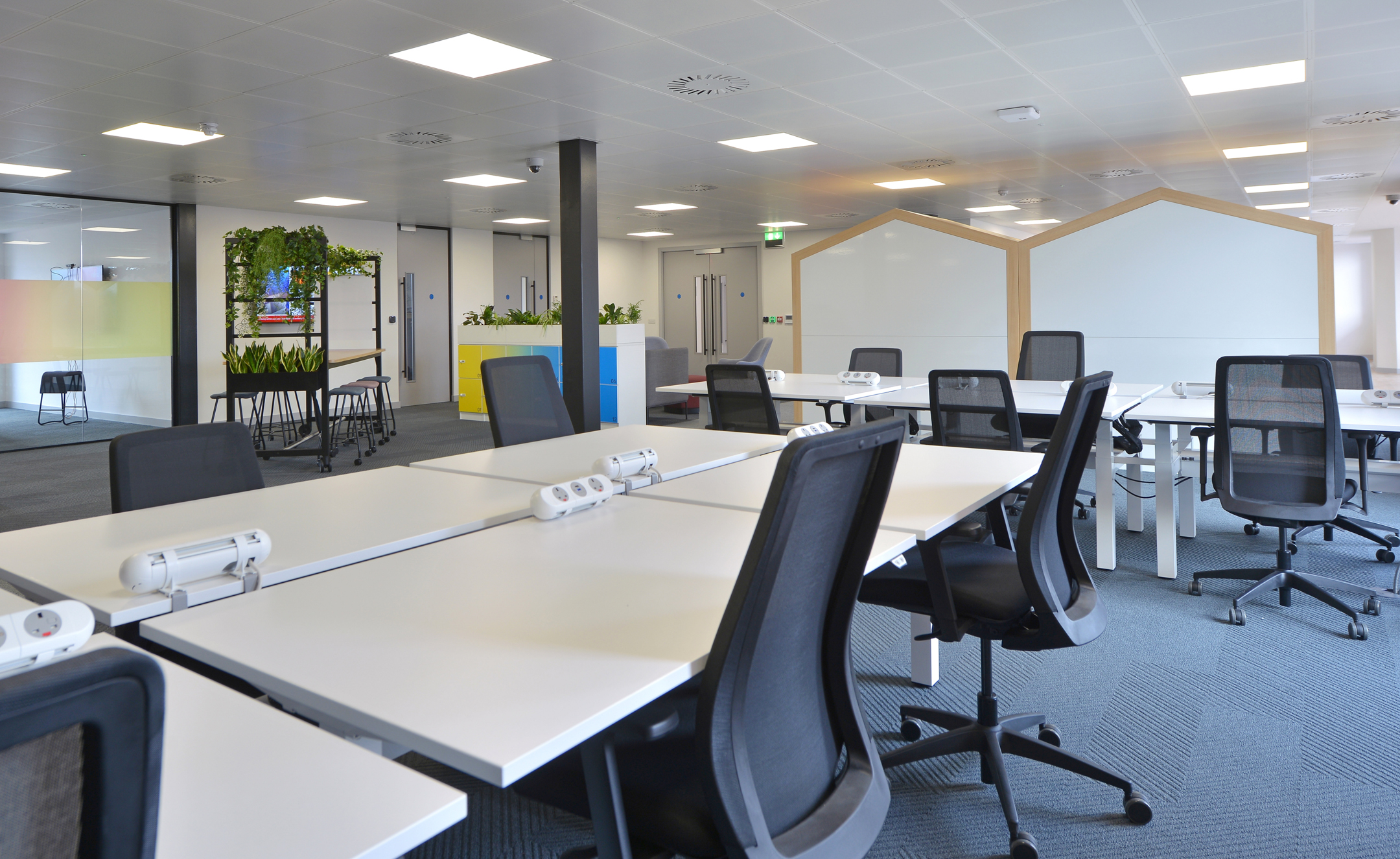 Open-plan office area at Fujitsu Services Edinburgh with ergonomic seating and collaborative spaces. Designed by Modus Workspace for a flexible and efficient work environment.