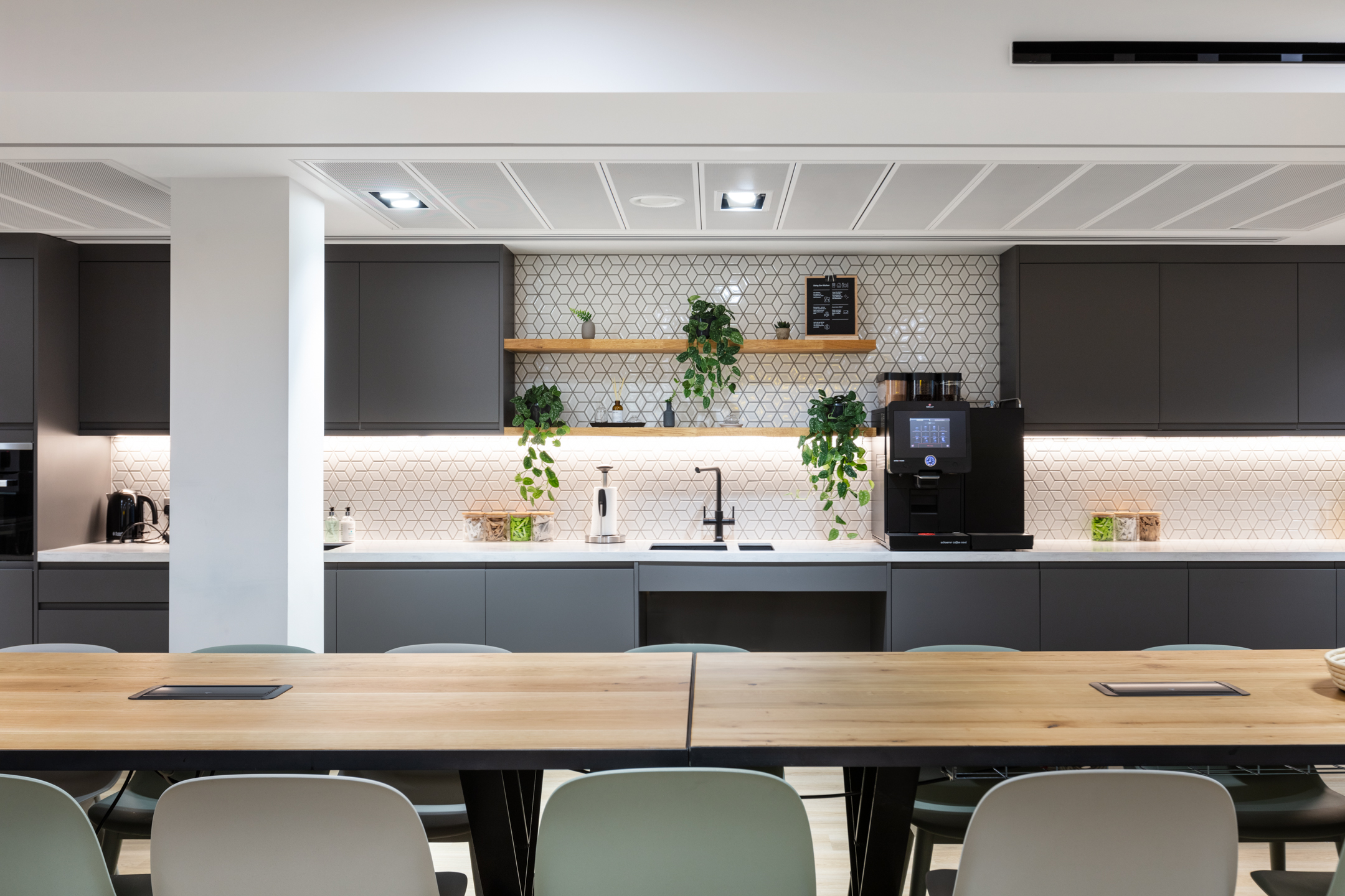 Sleek teapoint design at Knotel High Holborn with modern cabinetry and geometric tile accents. Designed by Modus Workspace to blend functionality with aesthetic appeal.