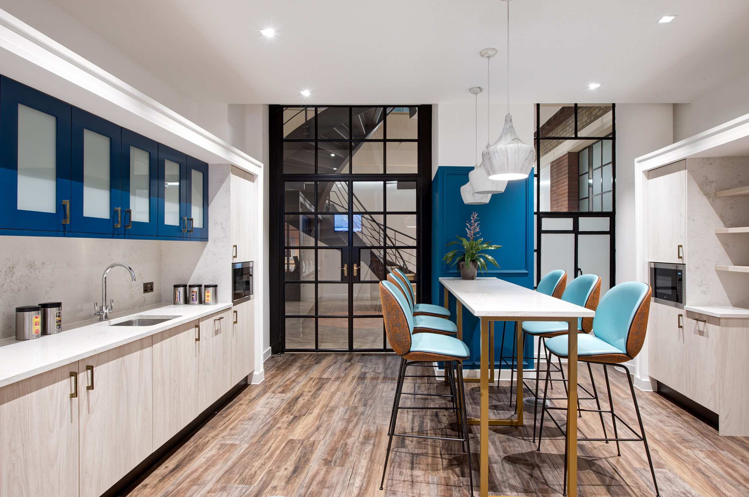 Modern teapoint with vibrant blue accents in London Executive Office’s Michelin House office, designed for informal meetings and breaks.