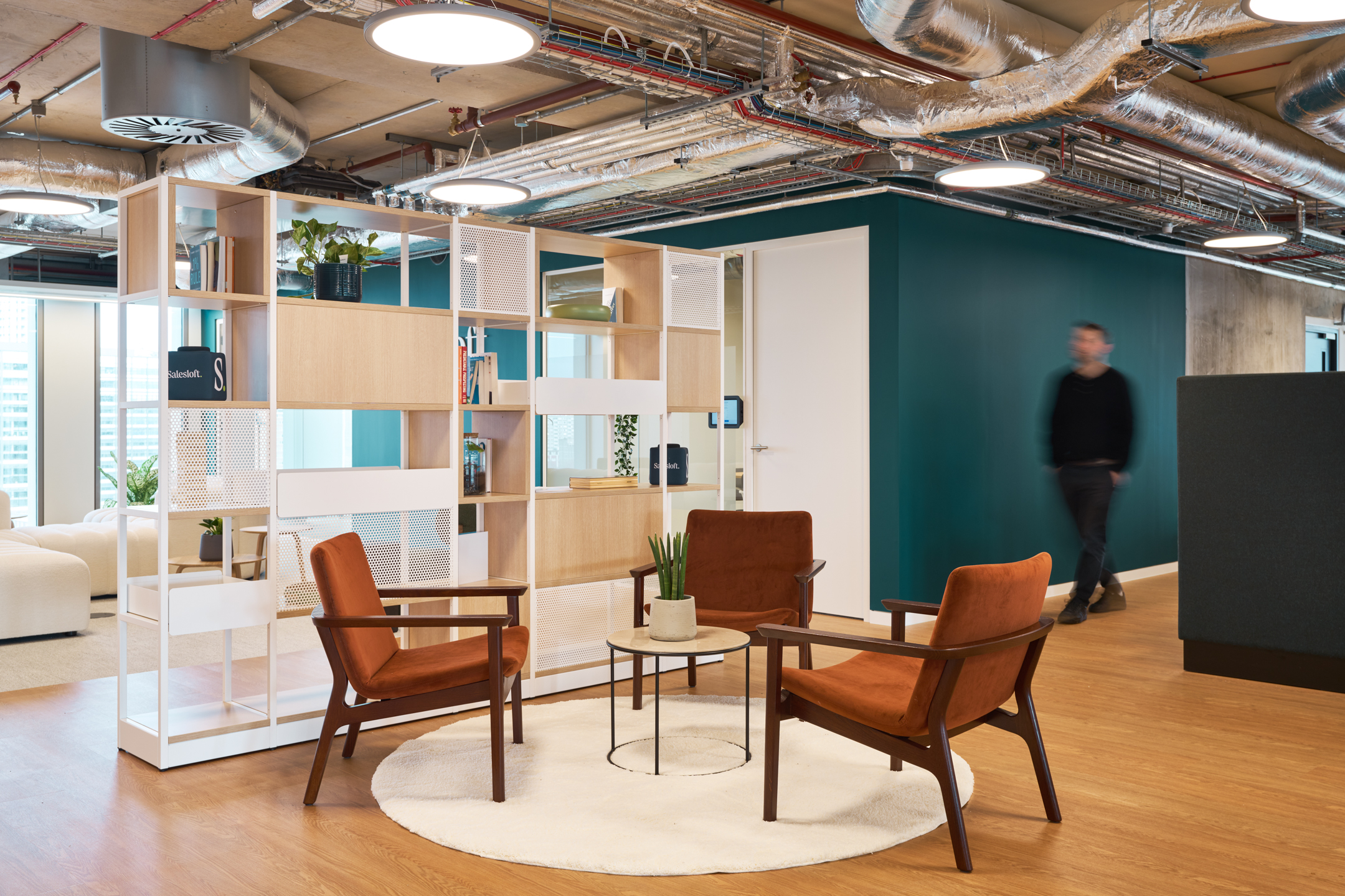 Salesloft flexible breakout area in Salesloft’s office at the HYLO building, perfect for informal meetings or relaxed work, reflecting a modern and collaborative workspace design.