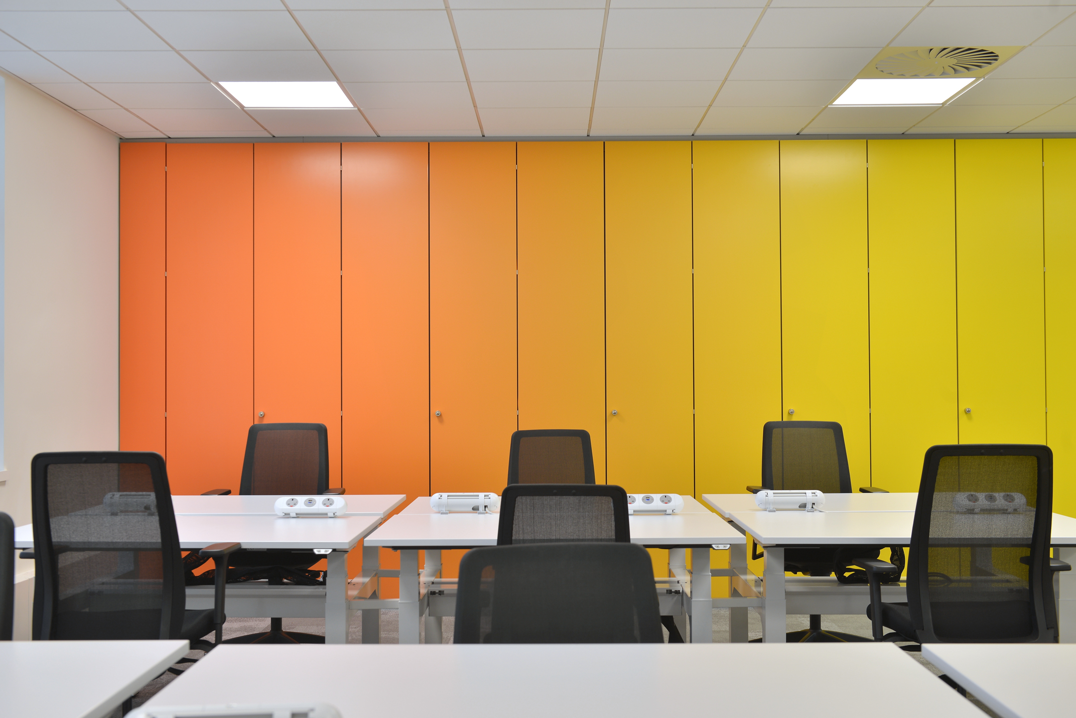 Warrington vibrant desking at Fujitsu Services Warrington provide private working spaces, complemented by colourful storage units and natural light. Designed by Modus Workspace.