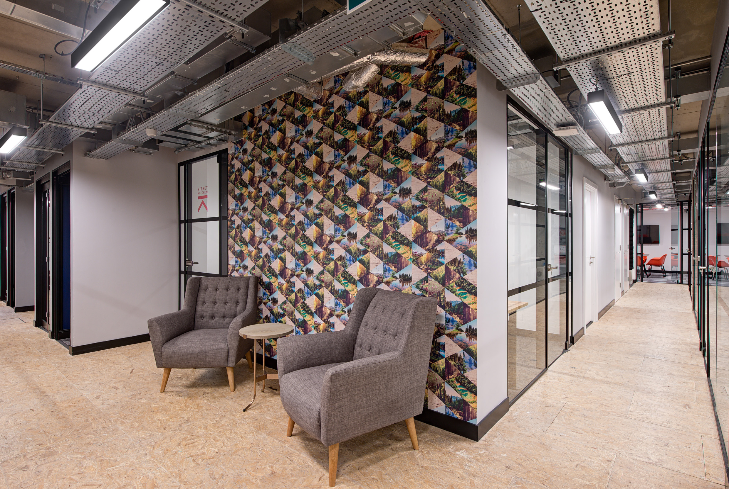 Worklife London Artistic Wall Display, designed by Modus Workspace, featuring artistic wall displays and flexible work zones for diverse working styles.